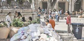 Aún sin solución, las pilas de basura en las calles de la capital de Oaxaca