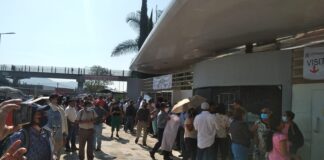 Jubilados de la Sección 22 cierran Ciudad Administrativa