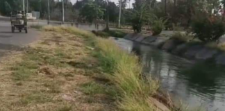 Vuelca vehículo en canal de San Blas Atempa