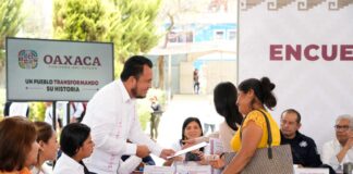 Entrega IEEPO claves a dos centros escolares de la Sierra Sur