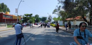 Marchan organizaciones por agresión a normalistas