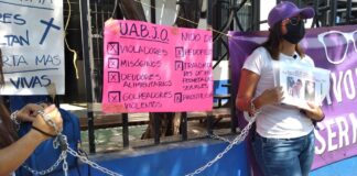 Con “tendederos” de denuncia, exigen justicia para mujeres violentadas