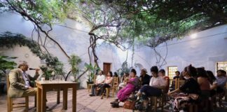 Capacitación constante, clave para la formación de escritores de ficción: Elmer Mendoza