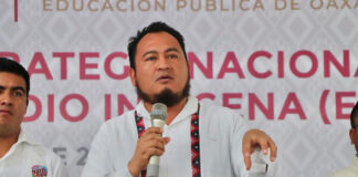 En un acto de justicia social, reciben becas pendientes jóvenes docentes en el Medio Indígena