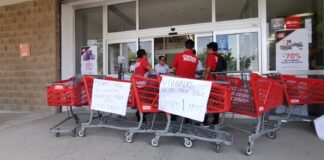 Trabajadores de Office Depot paran labores, exigen pagos justo