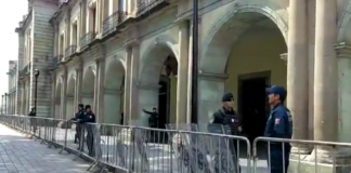 Blindan Palacio de Gobierno tras desalojo, organizaciones acusan fuerza pública