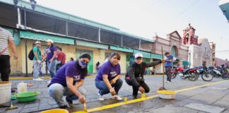 Embellece ciudadanía más calles del Centro Histórico de Oaxaca con Tequio Bienestar