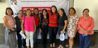 Mujeres mixtecas leales y comprometidas con el tricolor