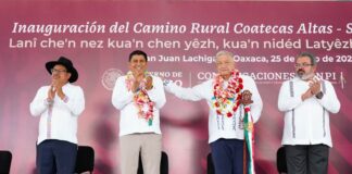 Inauguran AMLO y Salomón Jara, el camino rural de Coatecas Altas a San Juan Lachigalla