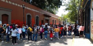 Cierran maestros de la S.22 avenida Juárez