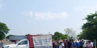 Campesinos de Chimalapa bloquean carretera transístmica para exigir atención en definición de límites entre Oaxaca y Chiapas