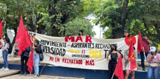 Con mitin, rechazados de la UABJO exigen espacios