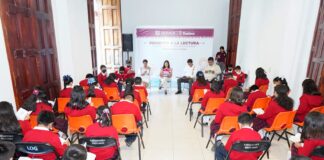 Realiza Salomón Jara círculo de lectura con estudiantes de Tlaxiaco