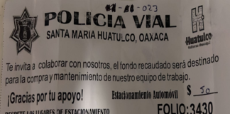 “Para comprar equipo”, Policías Viales cobran estacionamiento en áreas públicas de Huatulco