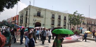 Maestros y organizaciones marchan en repudio a la “represión” de 2006