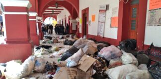 Pobladores truenan vs edil de Zaachila por problema de la basura