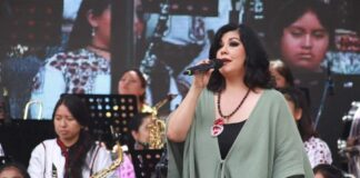 Cautiva concierto de Oaxaqueñísimas en la Alameda de León