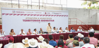 Anuncia Gobierno de Oaxaca construcción de caminos y recuperación del Centro de Salud en Acatlán