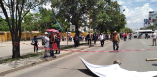 Por segundo día, sindicalizados del IEBO bloquean Av. Universidad