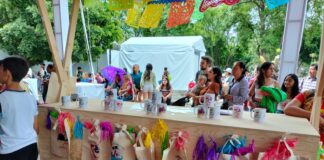 Como en casa, visitantes del tianguis gastronómico Desde mis raíces con sus sabores
