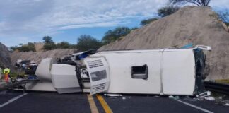 Instruye Gobernador Salomón Jara apoyar a víctimas de accidente carretero