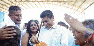 Impulsa Gobierno de Oaxaca acciones en Santiago Llano Grande para mejorar condiciones de vida de sus habitantes