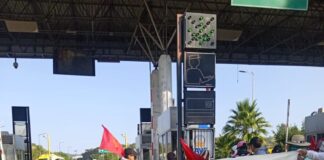 Manifestantes toman caseta de Huitzo y piden la tradicional “Cuota voluntaria”