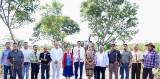 Da Salomón Jara Cruz banderazo de inicio del programa Caminos Bienestar