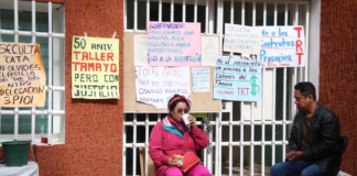 Trabajadores del Taller Rufino Tamayo protestan en Seculta, denuncian despidos