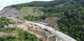 Refrenda Salomón Jara Cruz su compromiso para concluir la autopista Oaxaca-Costa