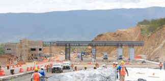 Continúa Salomón Jara Cruz supervisión de la autopista Oaxaca – Costa