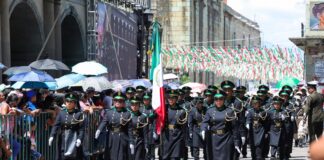 Vive el pueblo de Oaxaca con orgullo y patriotismo el desfile del 16 de septiembre