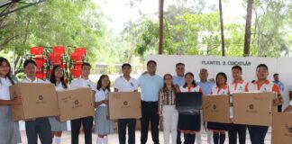 Equipa Cecyteo plantel educativo en Cuicatlán a favor de 256 bachilleres