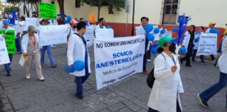 Marchan anestesiólogos para exigir alto a la criminalización