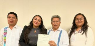 CGEMSySCyT encabeza entrega de títulos a personas egresadas del IESAEO