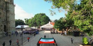 Preside Secretaría de Administración Ceremonia de Izamiento de la Bandera Nacional