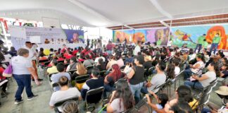 Entregan IEEPO y Fundación Ver Bien lentes gratuitos a estudiantes de Valles Centrales