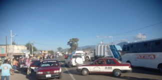 Liberan carretera 190 en Tlacolula, padres aballizarán propuestas