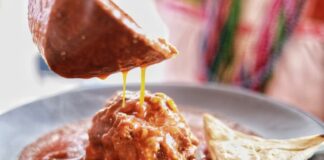 Festejan en la capital la cultura culinaria ancestral de la Mixteca con el Festival del Mole de caderas