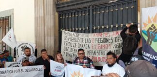 Protestan organizaciones en Palacio de Gobierno