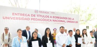 Realiza IEEPO entrega de títulos profesionales a egresados normalistas de la UPN, Unidad 201