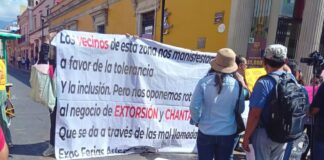 Vecinos del centro histórico protestan contra la instalación de puestos ambulantes