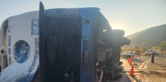 Fiscalía de Oaxaca trabaja con equipo multidisciplinario, en accidente carretero en el que fallecieron 18 personas migrantes