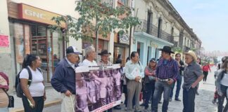 Ex braceros protestan para exigir pagos