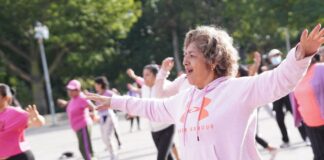 Realiza SSO Bailatón Rosa para promover la adopción de estilos de vida activos y saludables