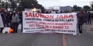 Con bloqueo, agentes de Etla denuncian falta de obras, piden recursos