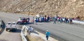 Pobladores impiden trabajos en la autopista Oaxaca-Costa