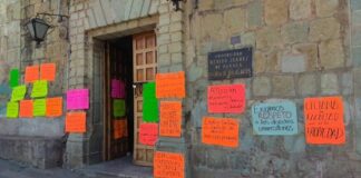 Estudiantes arremeten contra directora de Bellas Artes de la UABJO, acusan intimidación