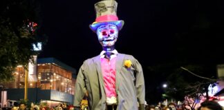 Celebra Oaxaca al máximo la Segunda Magna Comparsa en el Día de Muertos