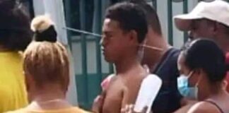 Mientras pescaba en playa Corralero, joven se clava arpón en la cabeza